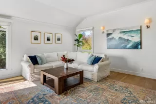 Photo #5: 423912642 Listing