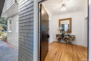 Photo #6: 423913467 Listing