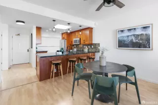 Photo #6: 423913673 Listing