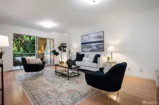 Photo #4: 423914007 Listing