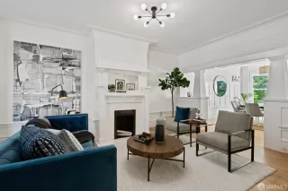 Photo #5: 423914957 Listing