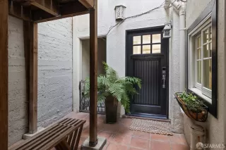 Photo #5: 423915357 Listing