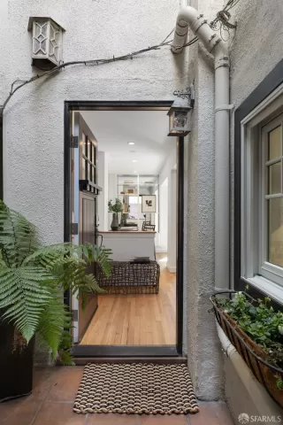 Photo #6: 423915357 Listing