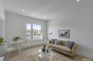 Photo #5: 423915766 Listing 