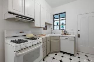 Photo #6: 423915830 Listing 