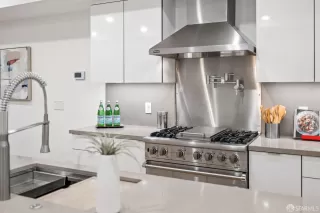 Photo #3: 423916275 Listing 