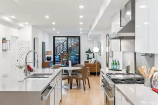 Photo #4: 423916275 Listing 