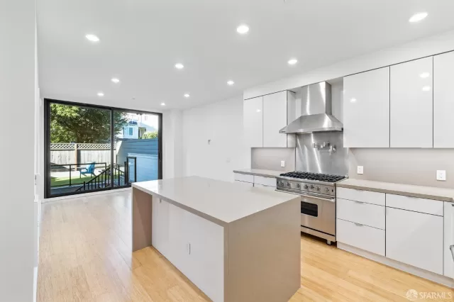 MLS: 423916313 Condo For Sale