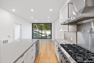 Photo #5: 423916313 Listing