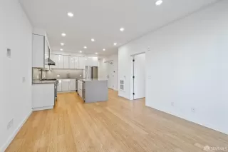 Photo #6: 423916313 Listing