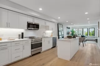 Photo #2: 423916489 Listing