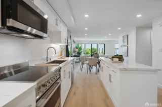 Photo #3: 423916489 Listing