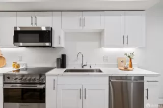 Photo #5: 423916489 Listing