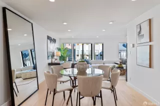 Photo #6: 423916489 Listing