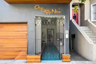 Photo #4: 423916948 Listing