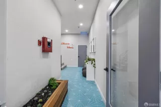 Photo #6: 423916948 Listing