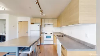 Photo #3: 423917135 Listing