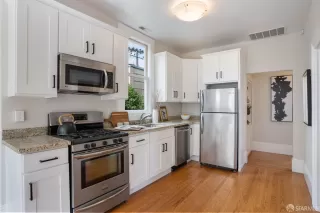 Photo #3: 423917395 Listing