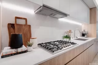 Photo #6: 423917481 Listing