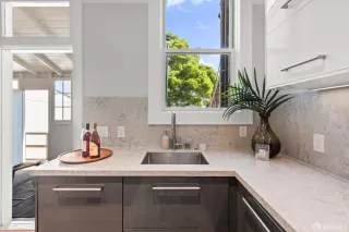 Photo #4: 423917765 Listing