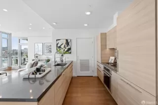Photo #4: 423918718 Listing