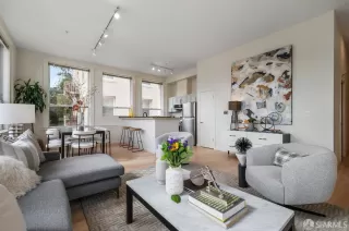 Photo #6: 423918924 Listing