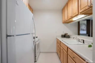 Photo #5: 423918942 Listing