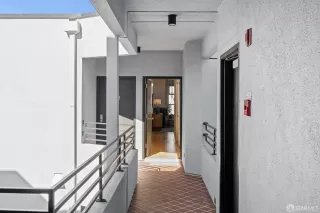 Photo #2: 423919887 Listing