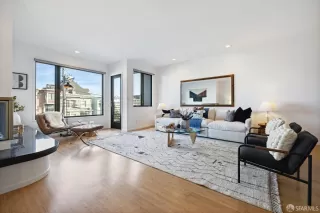 Photo #5: 423919959 Listing