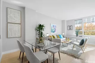 Photo #4: 423920389 Listing