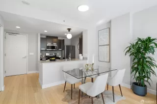 Photo #6: 423920389 Listing