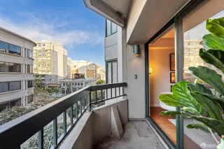 Photo #4: 423921198 Listing