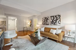 Photo #6: 423921198 Listing