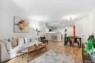 Photo #5: 423921596 Listing