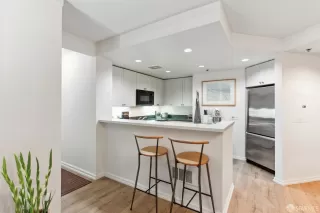 Photo #6: 423921596 Listing