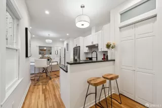 Photo #4: 423922484 Listing