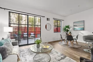 Photo #5: 423922633 Listing