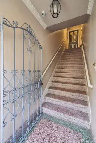 Photo #6: 423922980 Listing 