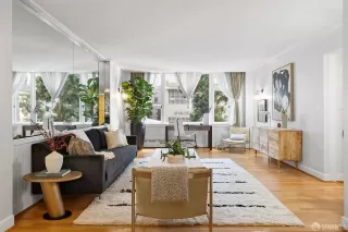 Photo #4: 423923396 Listing