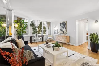 Photo #5: 423923396 Listing