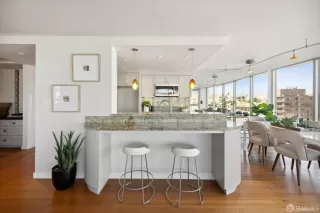 Photo #6: 423923519 Listing