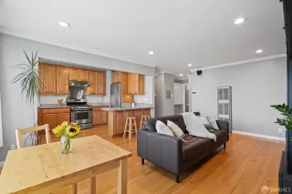 Photo #5: 423923876 Listing