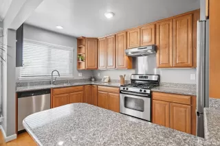 Photo #6: 423923876 Listing