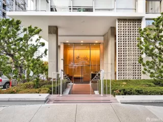 Photo #3: 423923971 Listing 