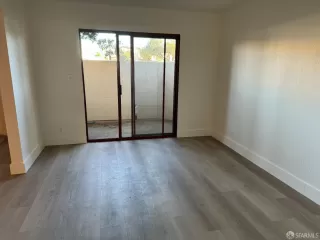 Photo #5: 423924046 Listing