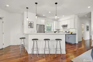 Photo #2: 423924359 Listing