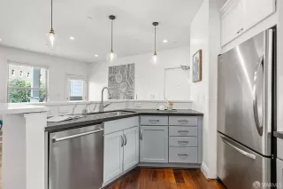 Photo #4: 423924359 Listing