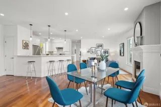 Photo #6: 423924359 Listing