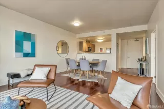 Photo #3: 423924642 Listing