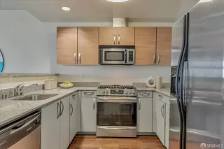 Photo #5: 423924642 Listing